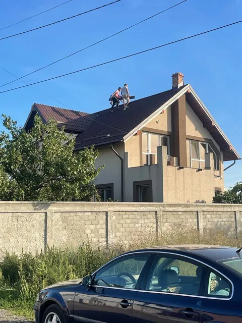 Montaj pe o locuință cu mansardă — STEEL ROOF