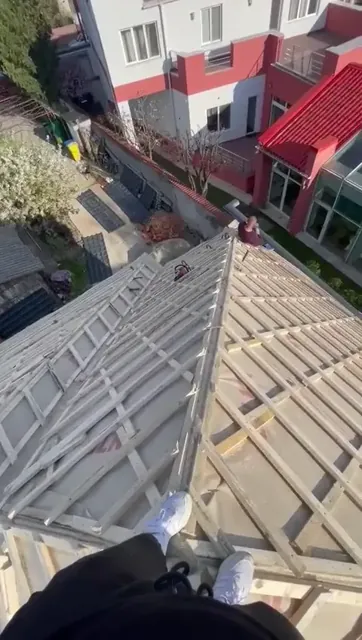 Lucrări de acoperiș — video 6 — STEEL ROOF